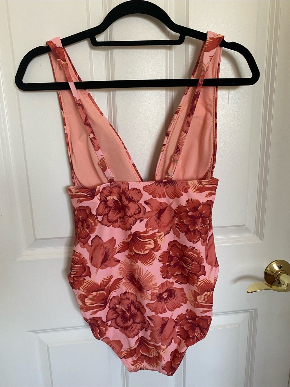 NWT Women’s Shade and Shore Floral One-Piece Swimsuit Size S - Picture 2 of 5